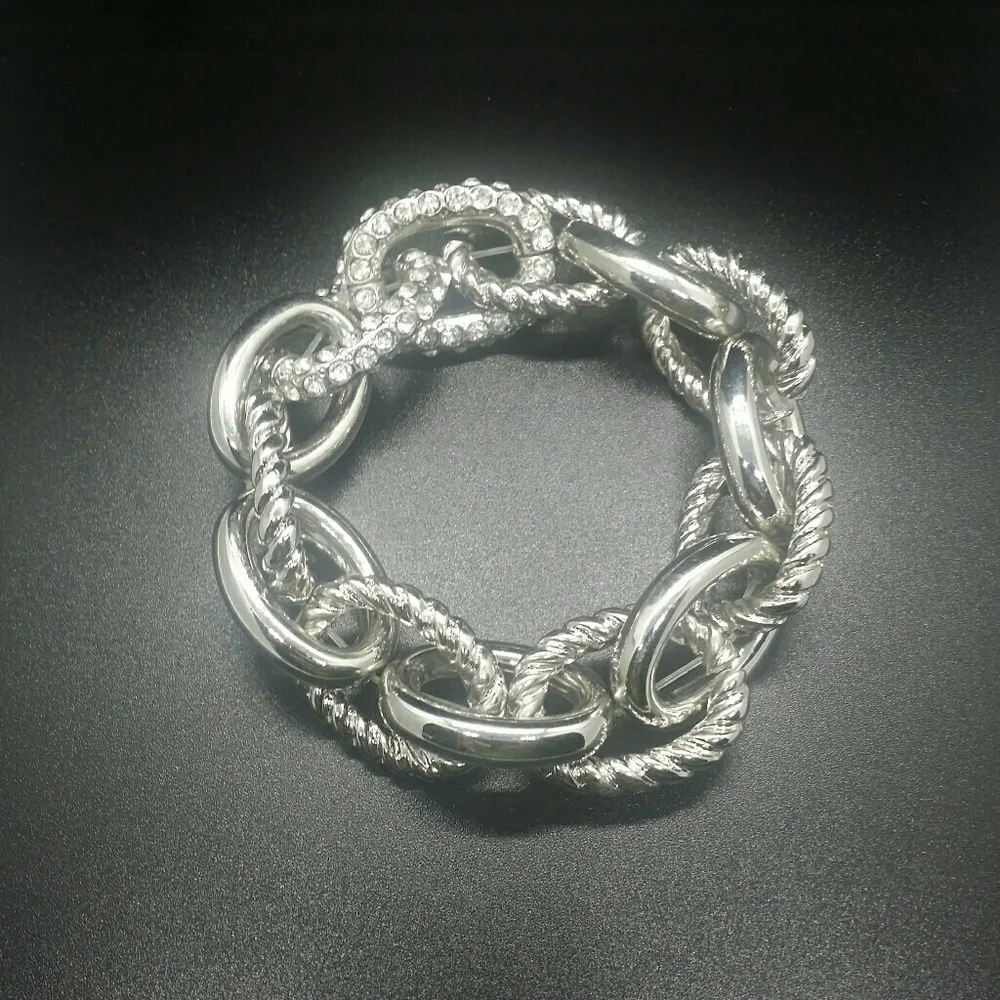 Stylish Bold Chunky Chain Interlocking Link Bracelet Silver (NWOT)